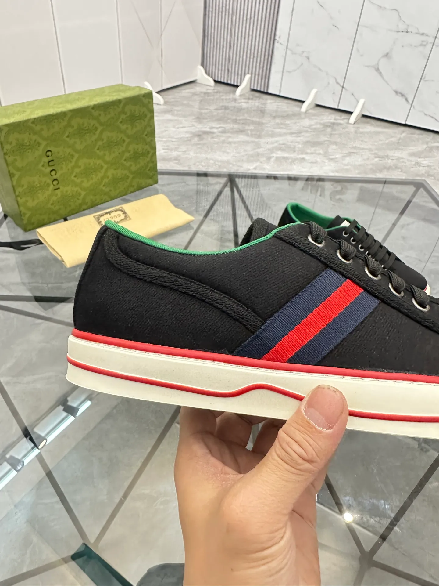 Men's shoes: 💰P360¥ Product trademark: Gucci* "Gucci*" low-cut casual shoes Regular size: 38-44 (can be customized to 45.46.) Product materials: Original material from the upper counter, breathable lining, original outsole. Number: 661